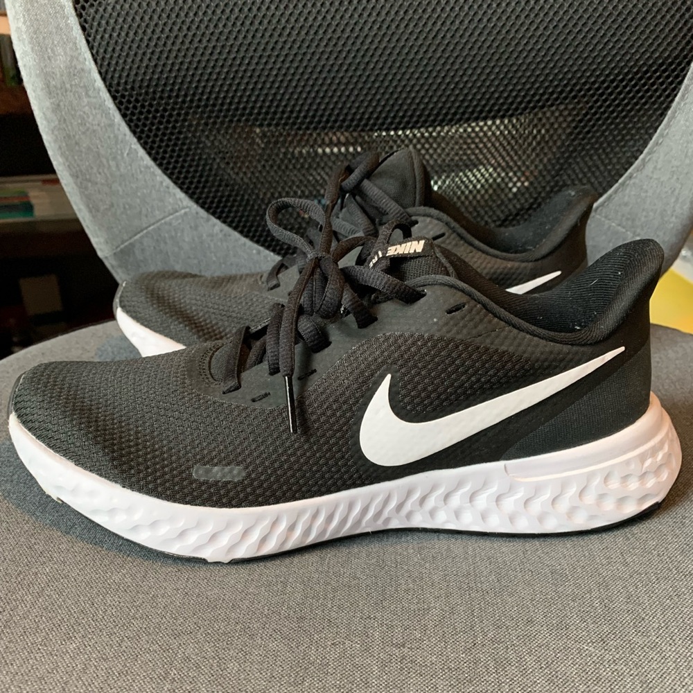 Nike Revolution 5